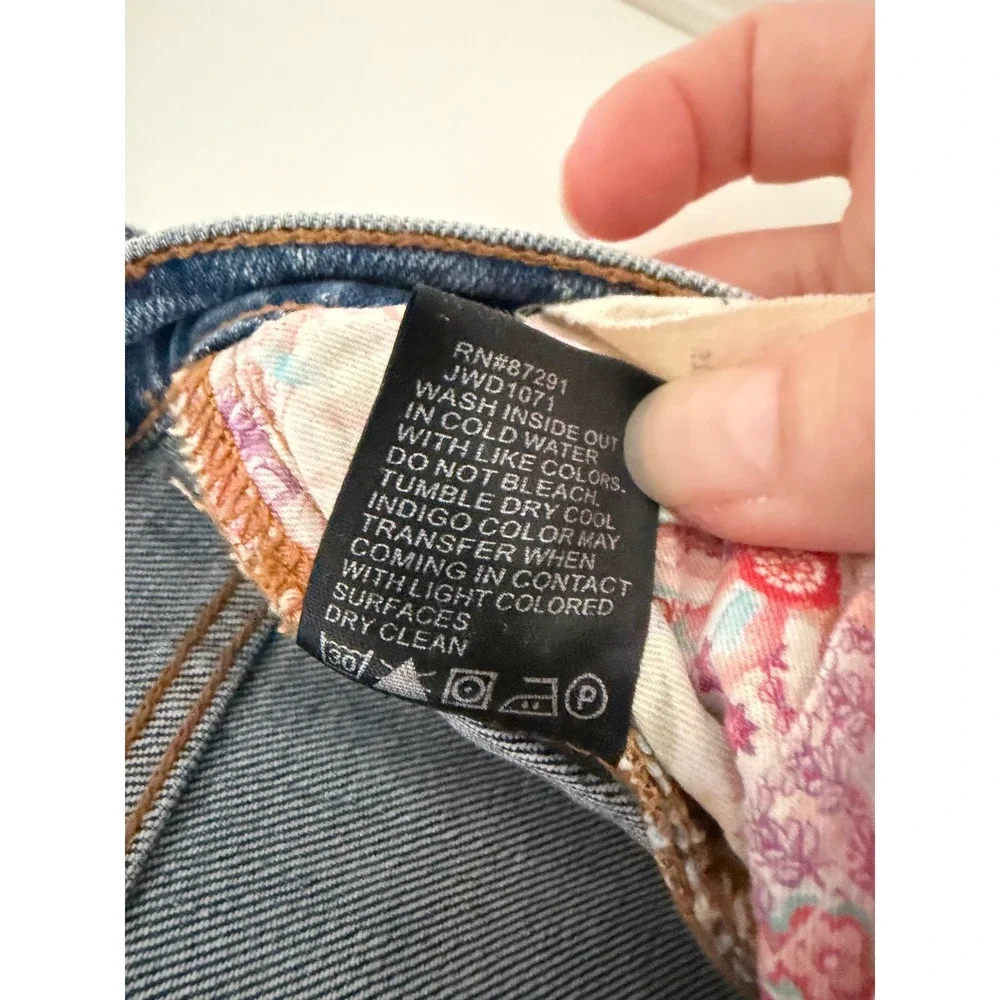 Johnny Was Cropped Baby Boot Embroidered Jeans Blue 27 Stretch Boho Denim